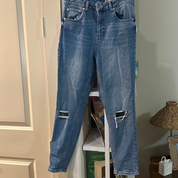 ASOS Petite Mom Jeans w/ ripped knees - Picture 1 of 4